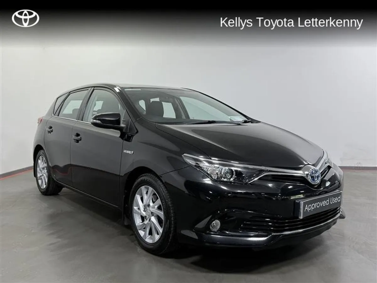 Toyota Auris 1.8 Hybrid Luna 4DR Auto  37 - Image 1