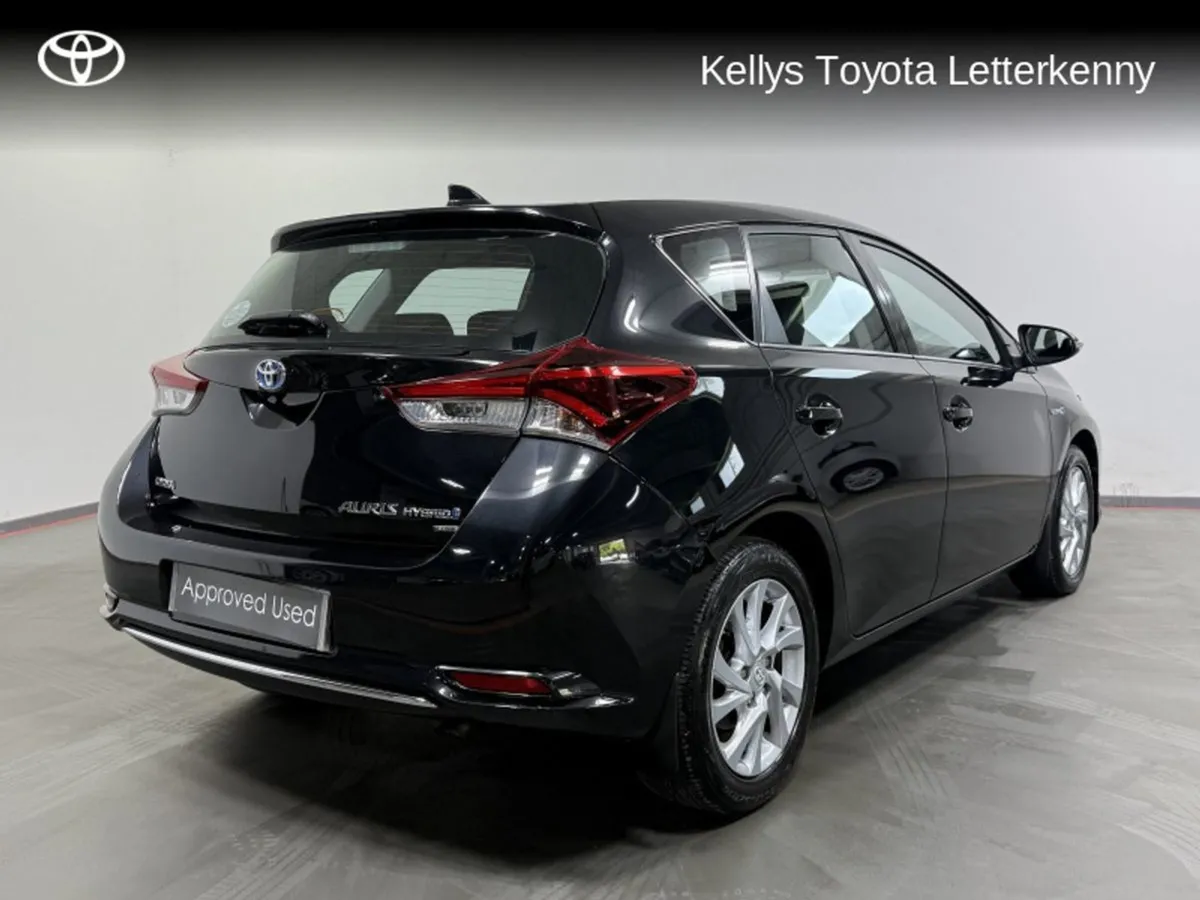 Toyota Auris 1.8 Hybrid Luna 4DR Auto  37 - Image 2