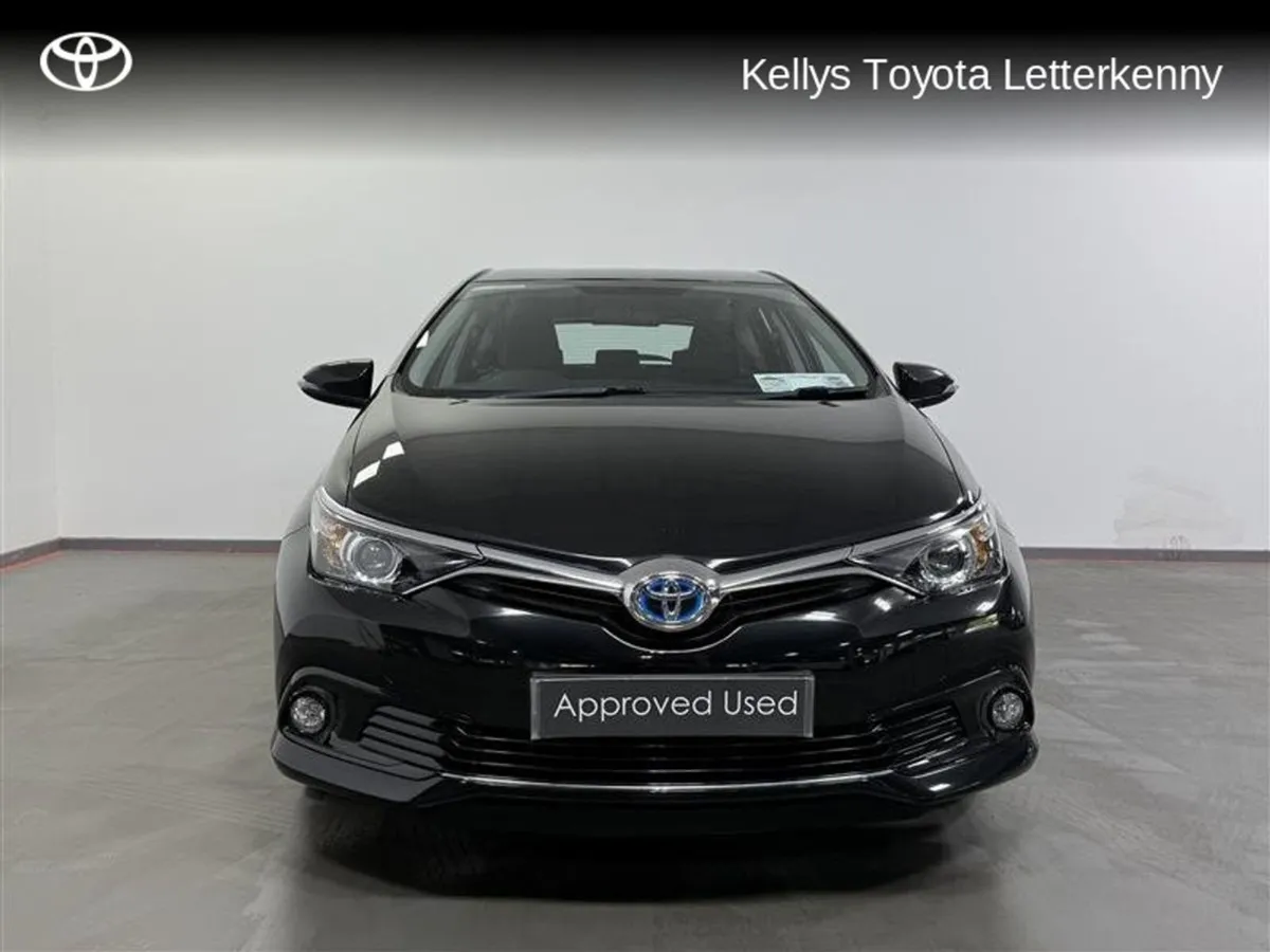 Toyota Auris 1.8 Hybrid Luna 4DR Auto  37 - Image 4