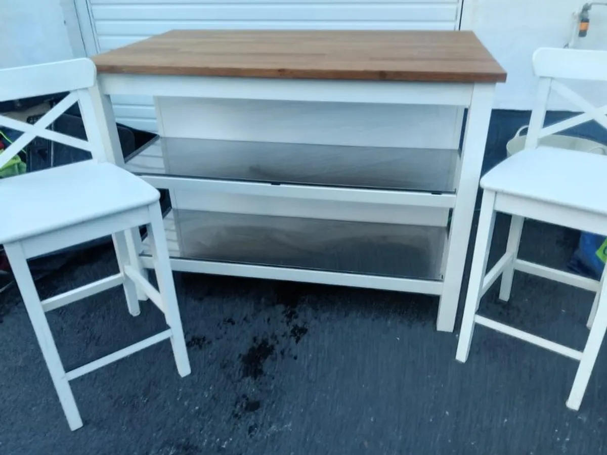 Kitchen island - Image 1