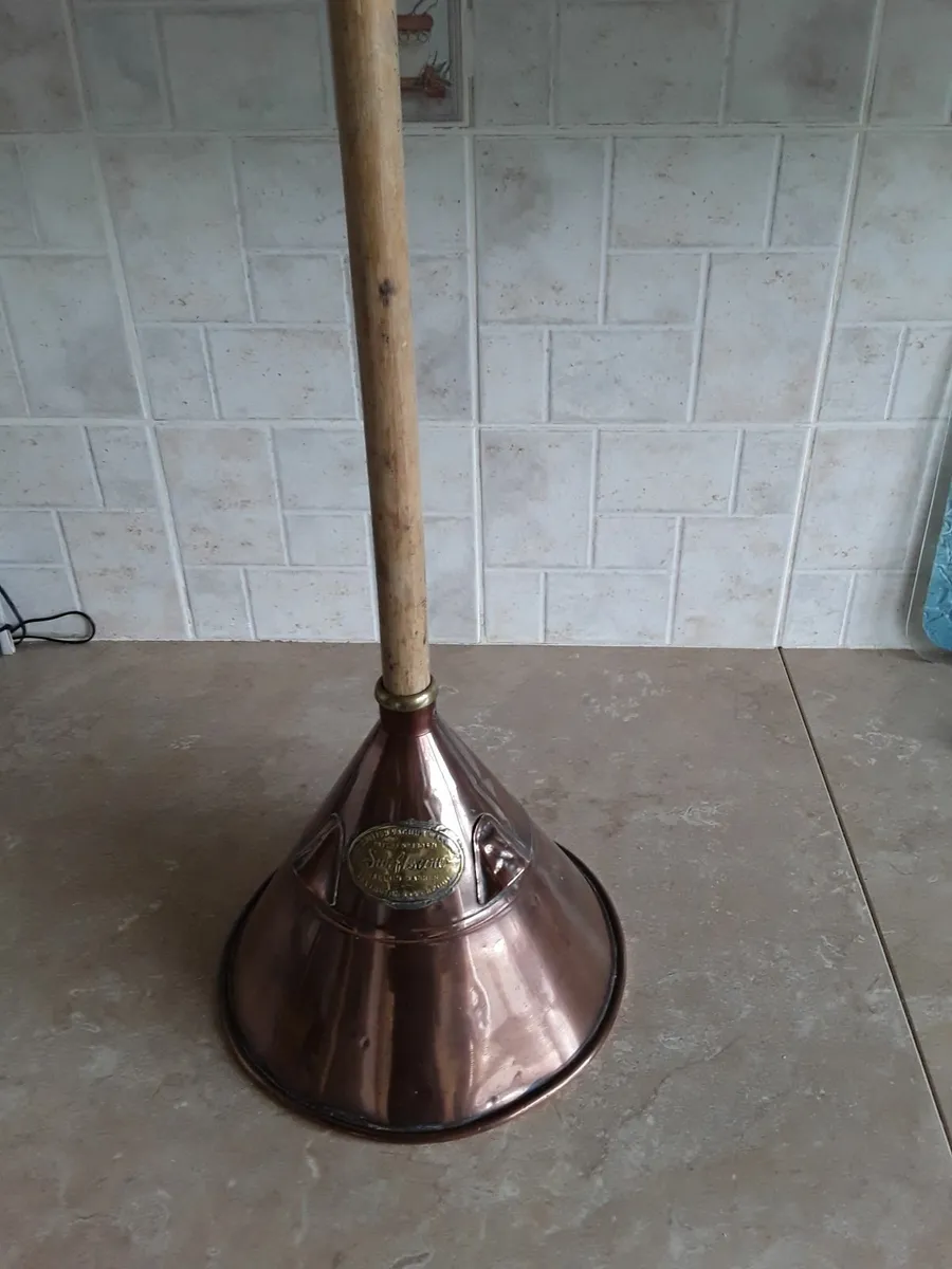 VINTAGE  CLOTHES  PLUNGER. - Image 2
