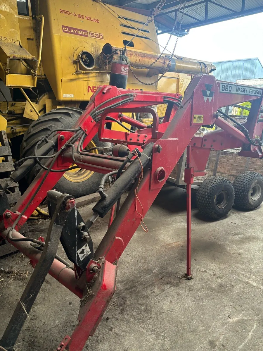 Massey Ferguson 880 loader - Image 2
