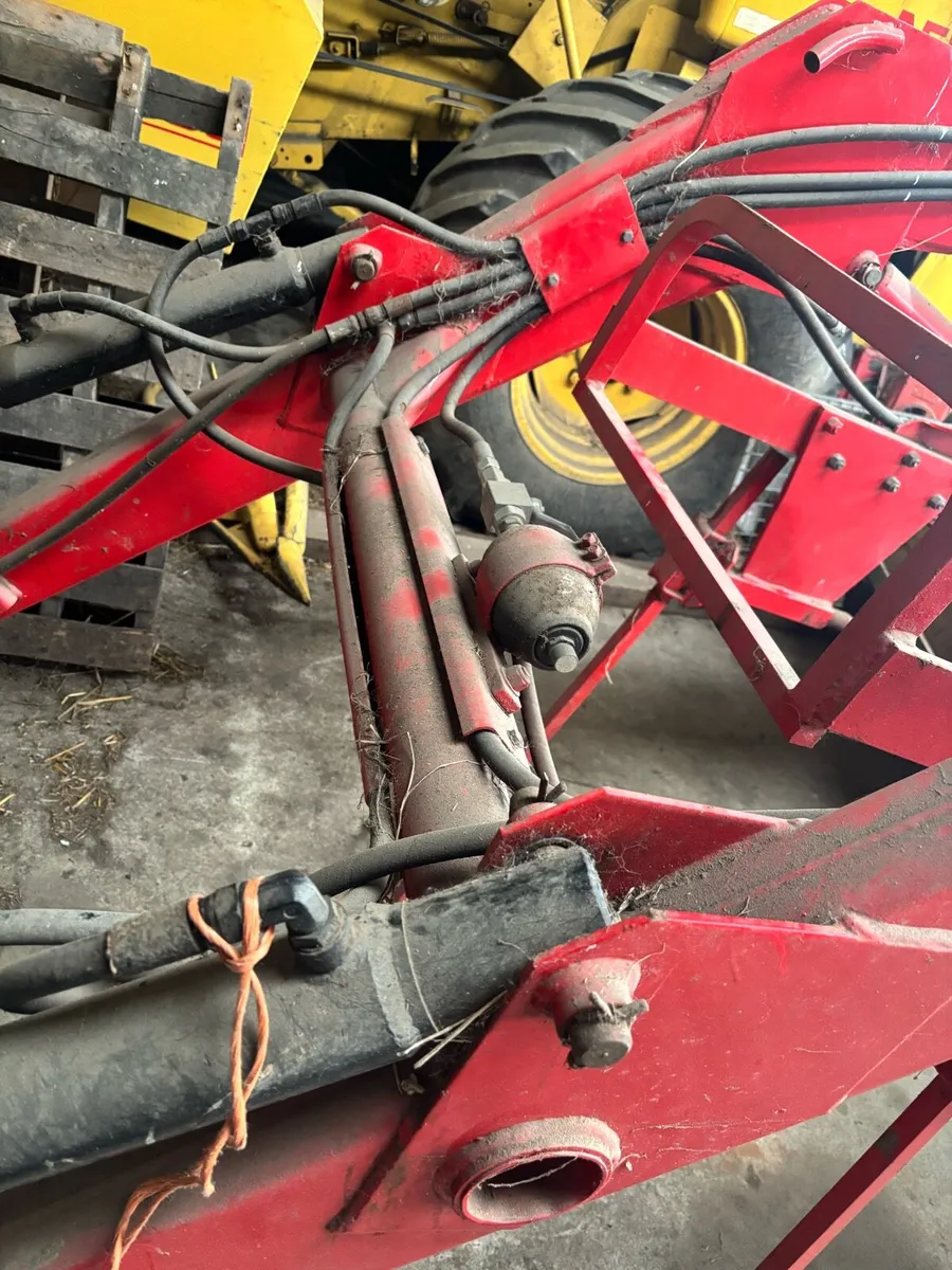 Massey Ferguson 880 loader - Image 3