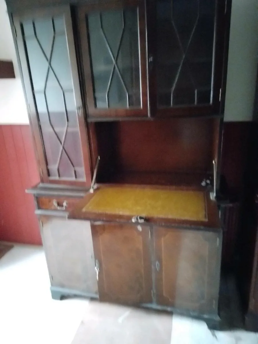 Display cabinets - Image 1