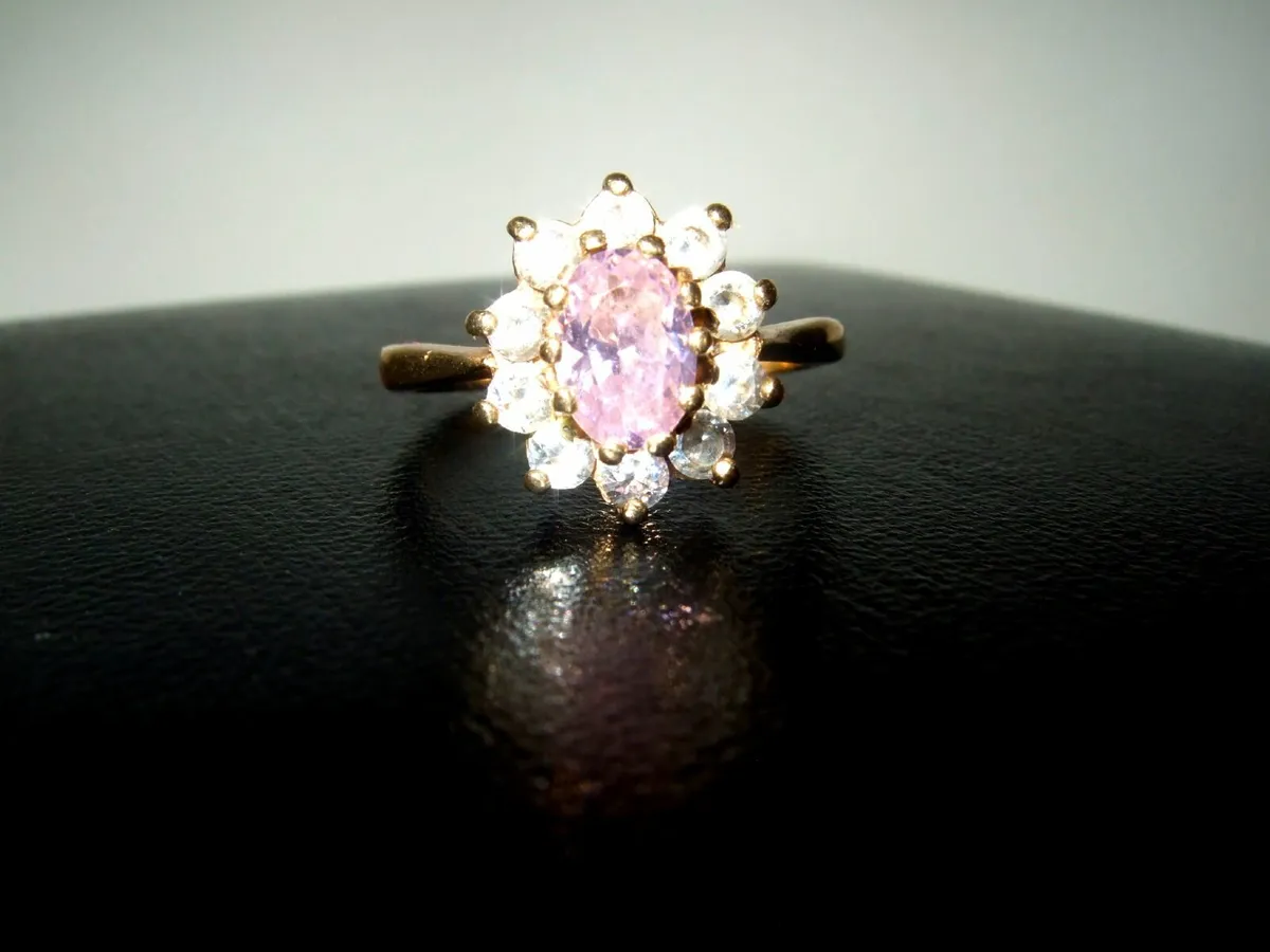 Vintage Hallmarked 9ct Gold Rose Cluster - Image 1