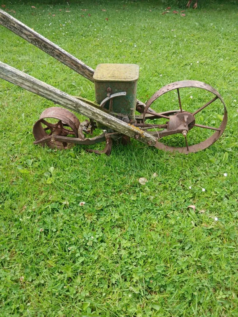 Vintage seeder - Image 1