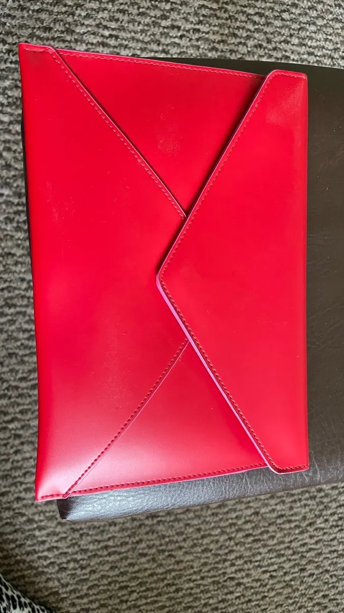 Women’s Elizabeth Arden new clutch - Image 2