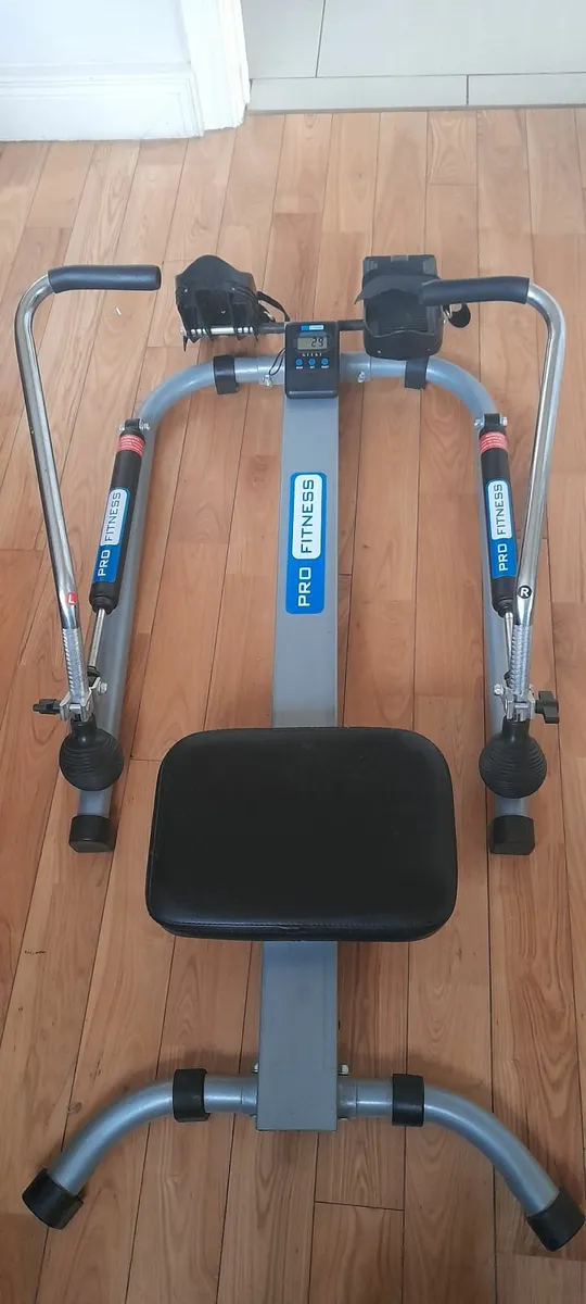 Exercise rowing machine - Image 2