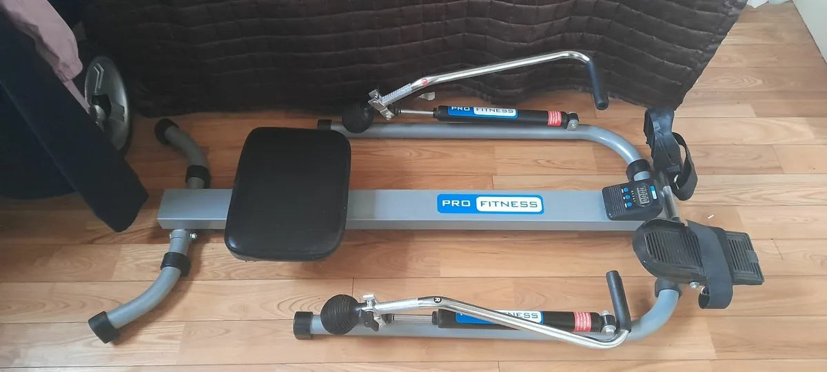 Exercise rowing machine - Image 3