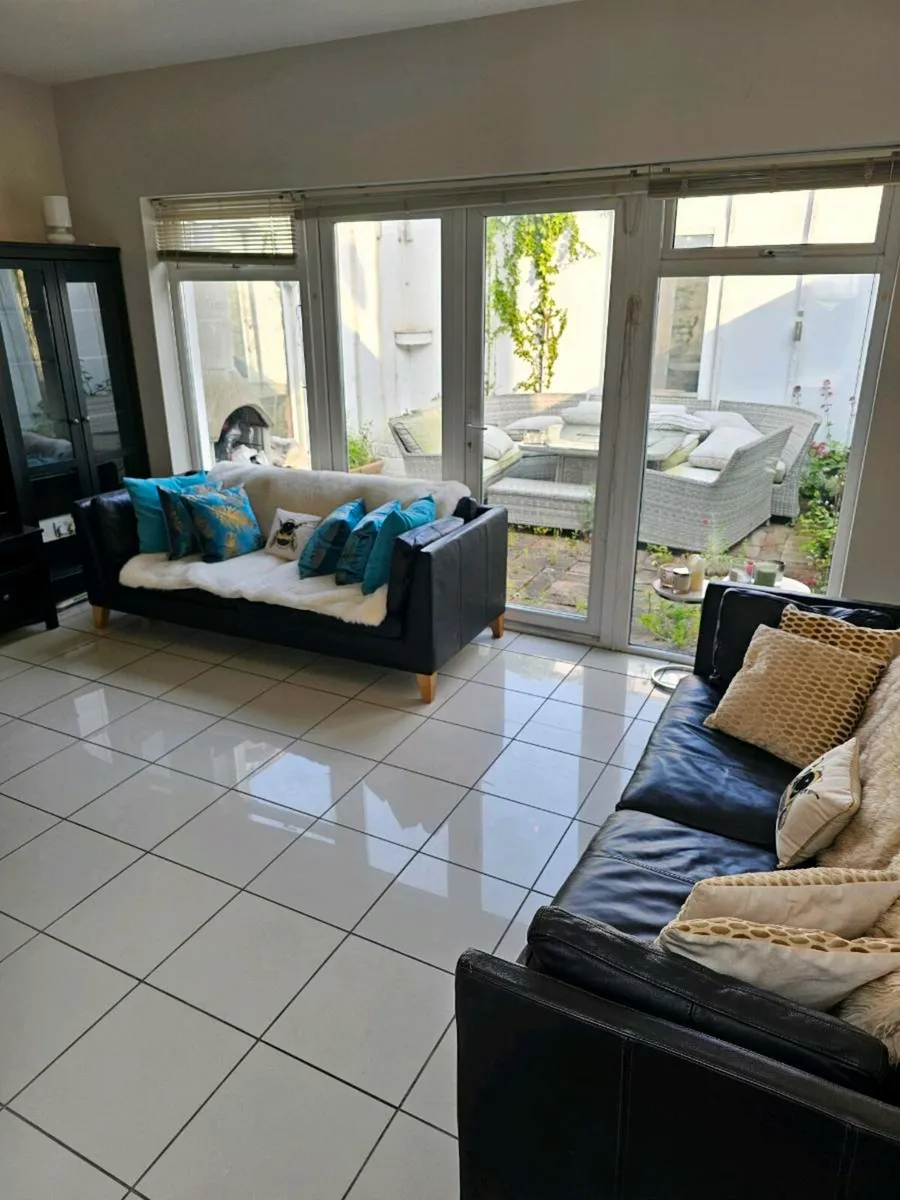 Couches - Image 4