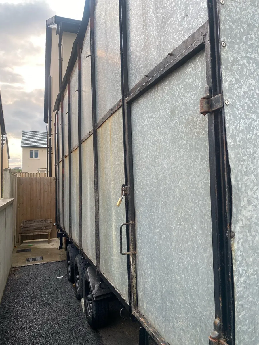 Heavy duty 6 axel trailer 18ft x 8.5ft x8.2ft - Image 1