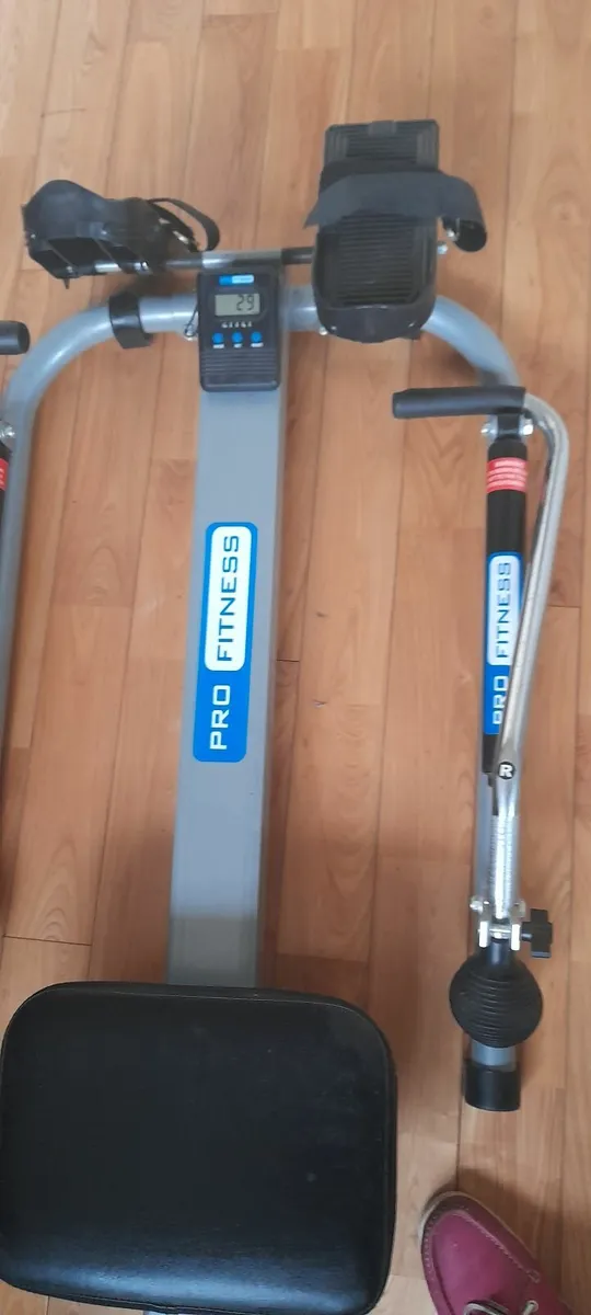Exercise rowing machine - Image 4