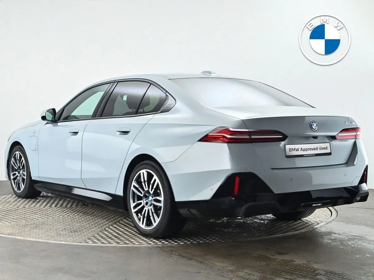 BMW 5 Series 530e M Sport Saloon - Image 2