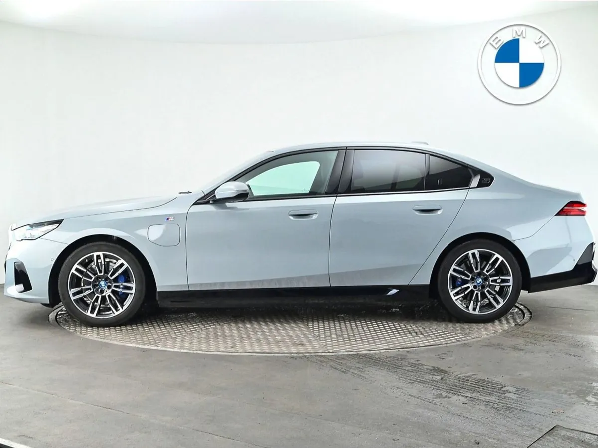 BMW 5 Series 530e M Sport Saloon - Image 3