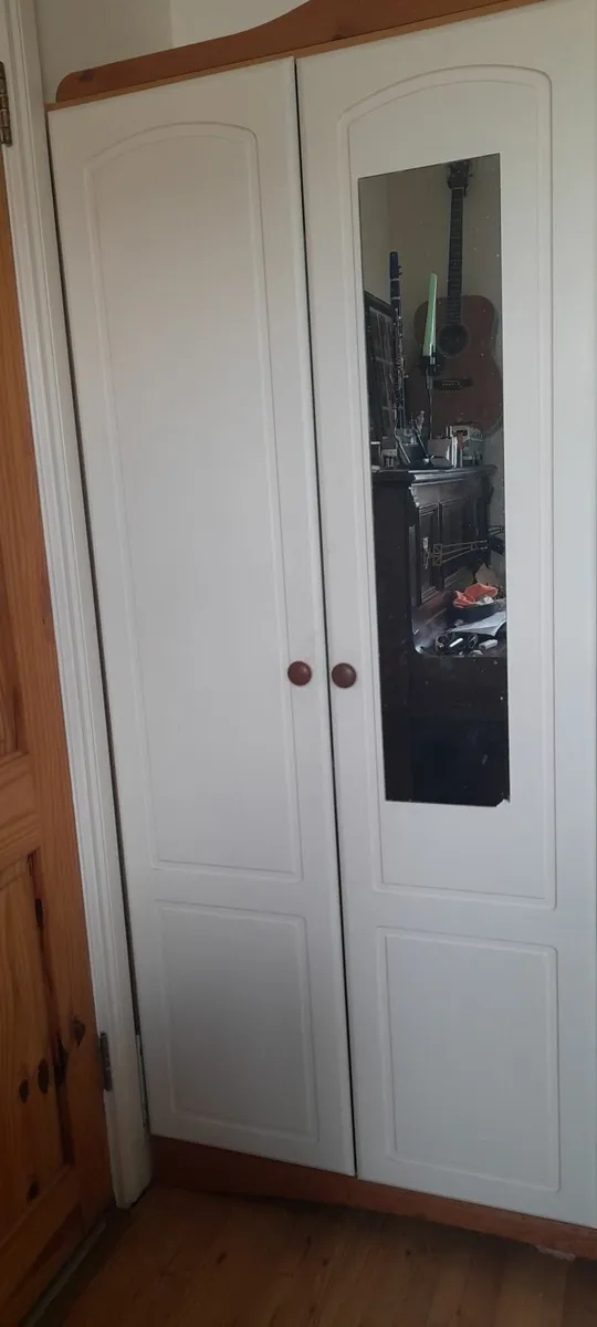 Bedroom wardrobe - Image 2