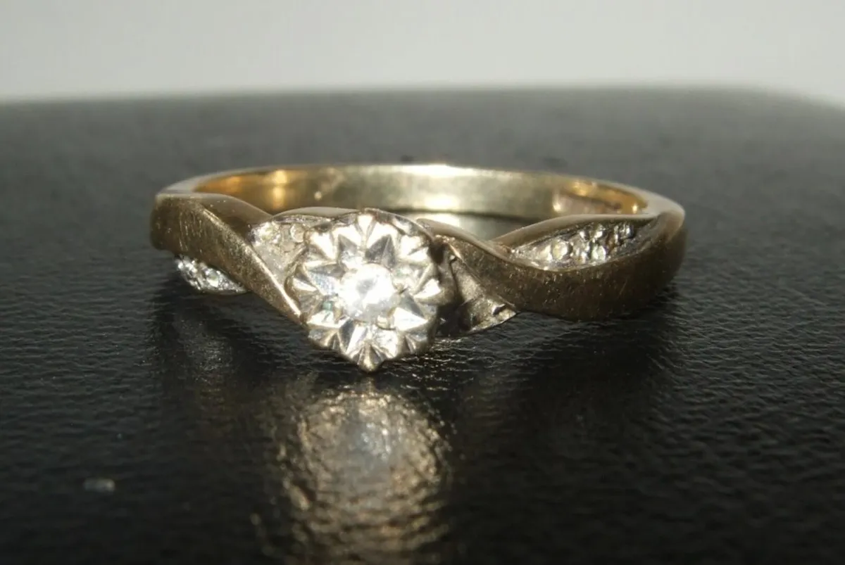 Vintage Hallmarked Diamond 9ct Gold Ring - Image 3