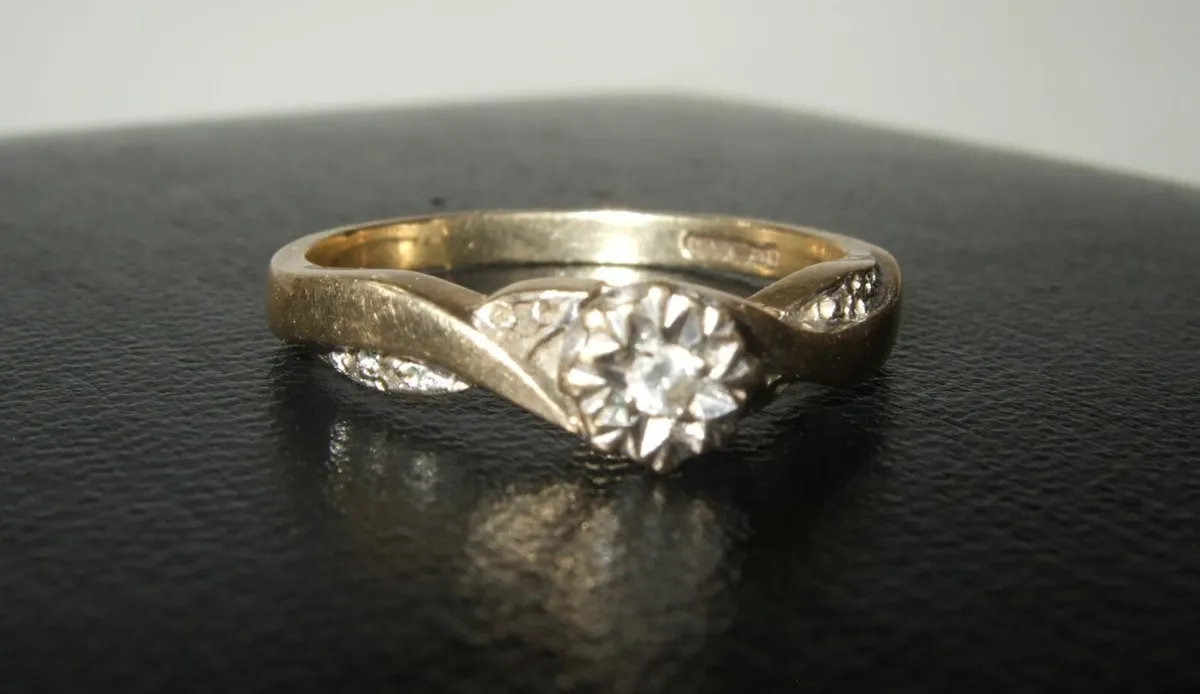 Vintage Hallmarked Diamond 9ct Gold Ring - Image 4