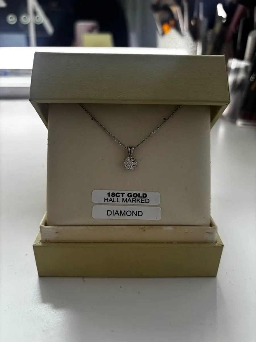 18ct white gold diamond necklace - Image 1