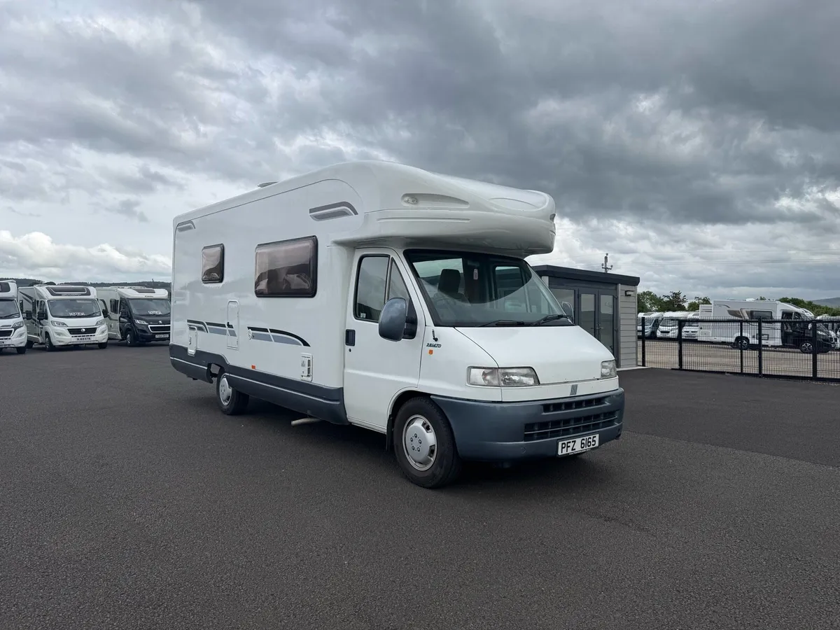 2000 BESSACARR E745 4 BERTH MOTORHOME - Image 2