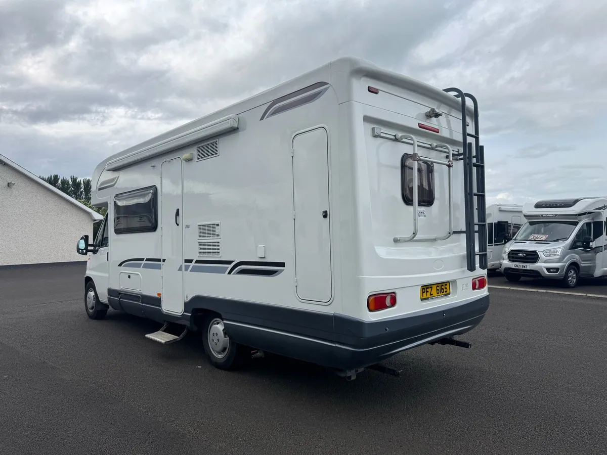 2000 BESSACARR E745 4 BERTH MOTORHOME - Image 3
