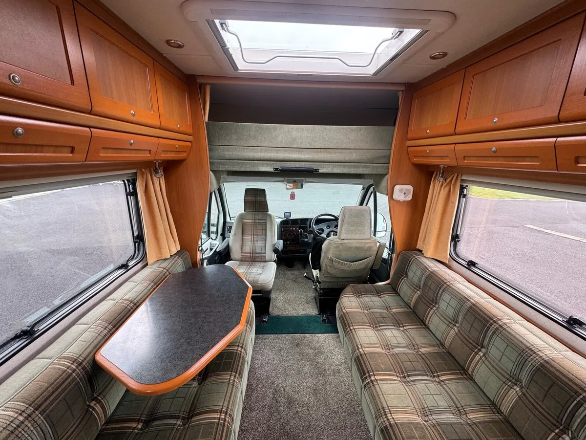 2000 BESSACARR E745 4 BERTH MOTORHOME - Image 4