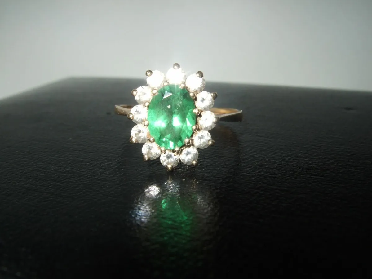 Vintage Hallmarked 14ct Gold Cluster - Image 1