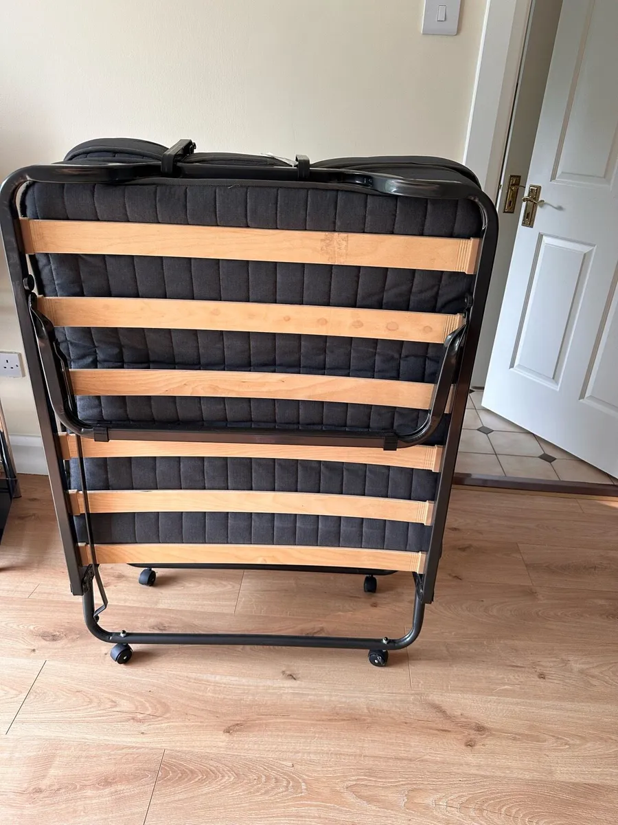 Folding single bed - Image 1
