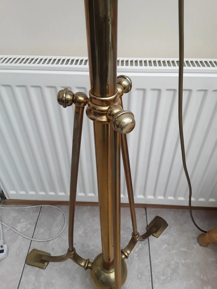 VINTAGE  STANDARD  LAMP. - Image 3