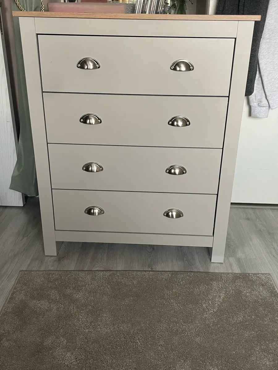 Chest of drawers - Image 1