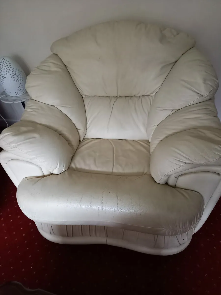 Three Piece Suite - Image 2