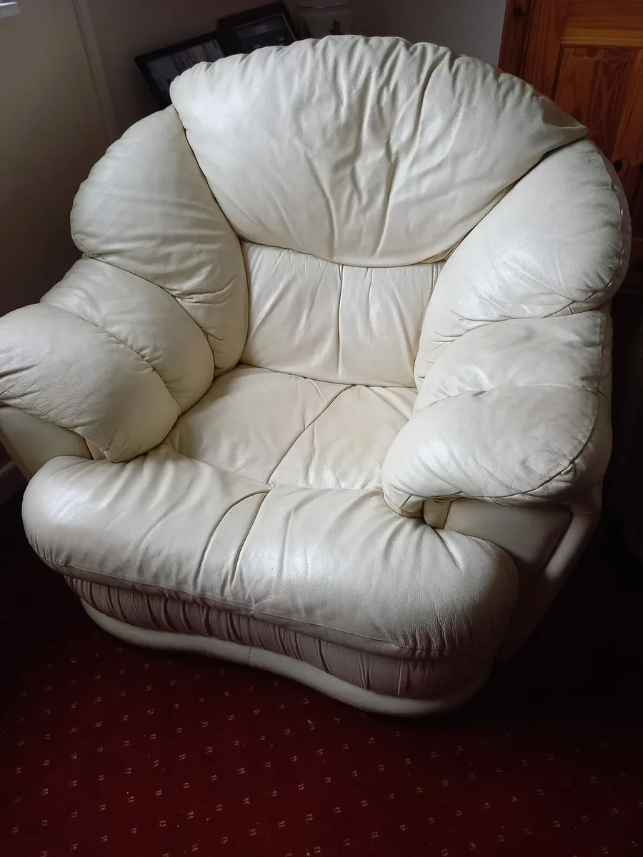 Three Piece Suite - Image 3