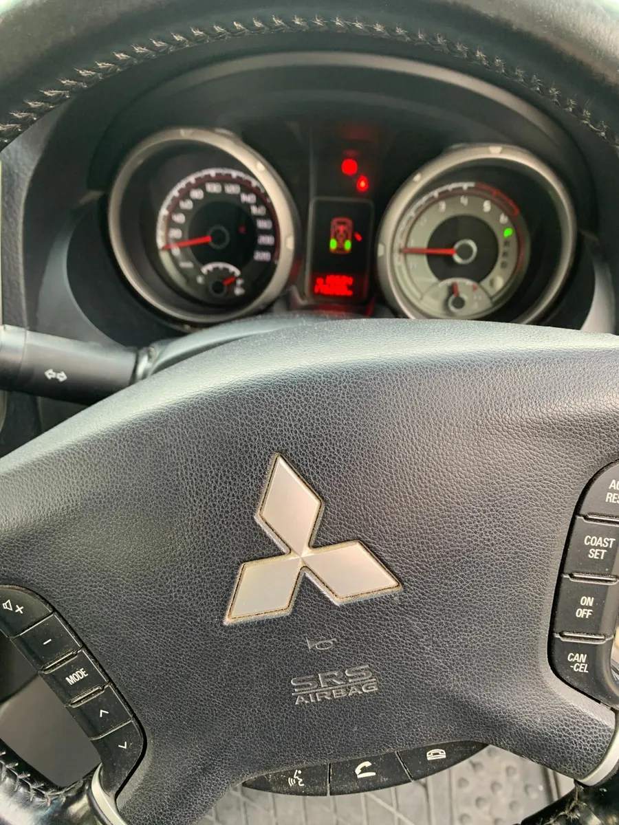 Mitsubishi Pajero 2017 - Image 3