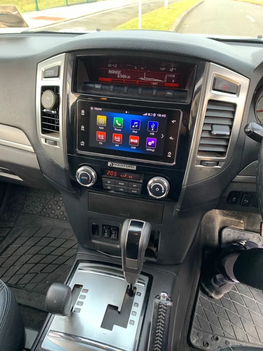 Mitsubishi Pajero 2017 - Image 4