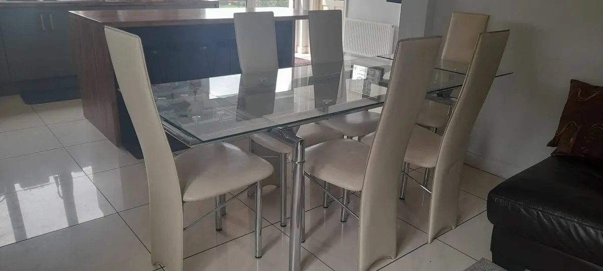 Glass table and 6 chairs - Image 1