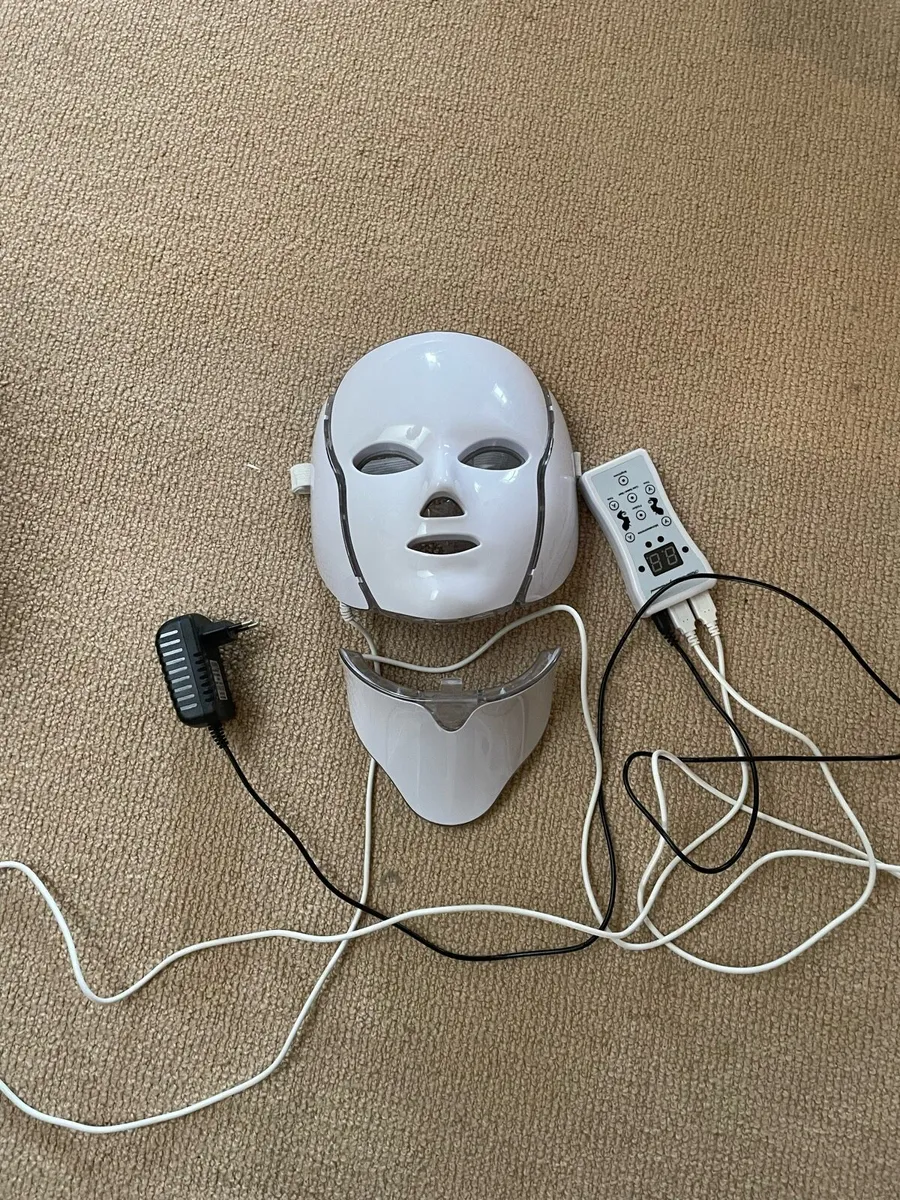 LED face mask