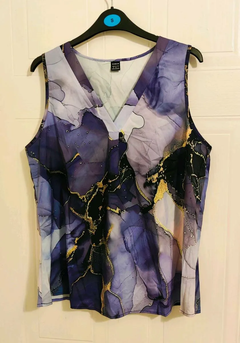 Purple Marble Print Top with Gold Details – Size M - Image 1