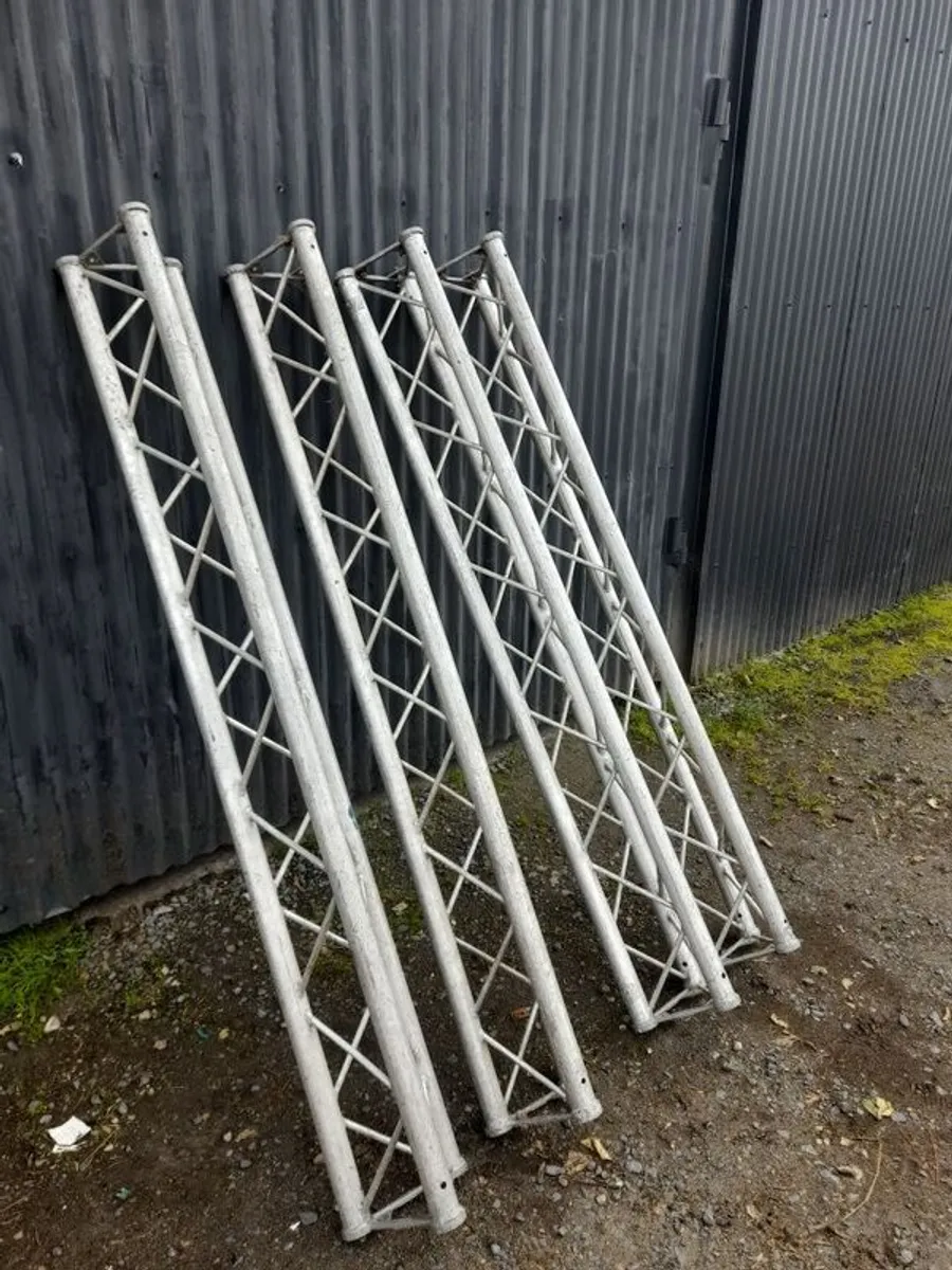 music equipment - Image 1