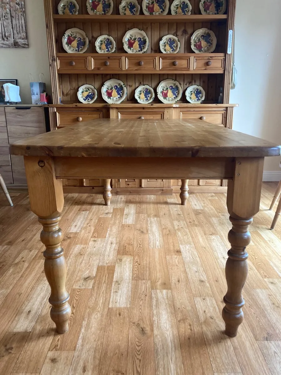 Kitchen table - Image 1