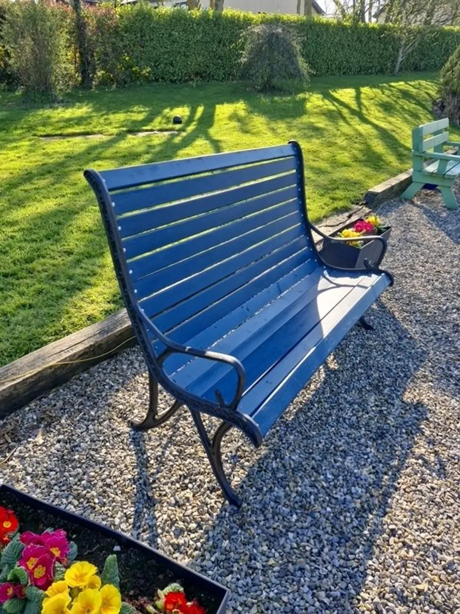 High back cast iron bench - Image 1