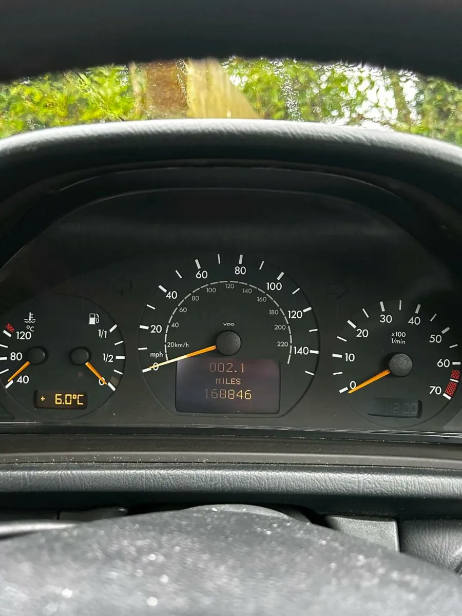 Mercedes clk 200  manual - Image 3