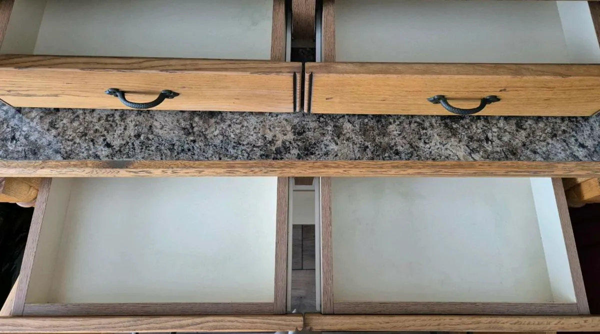 2pc Natural pinewood cabinet with marble counter - Image 3