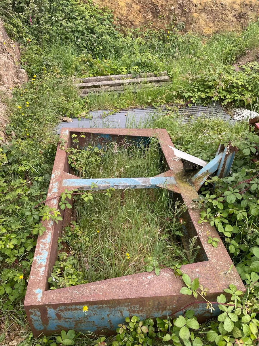Farmyard clear out - Image 3