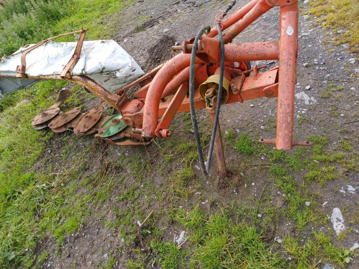 Kuhn 5'6 disc mower FOR SPARES - Image 1