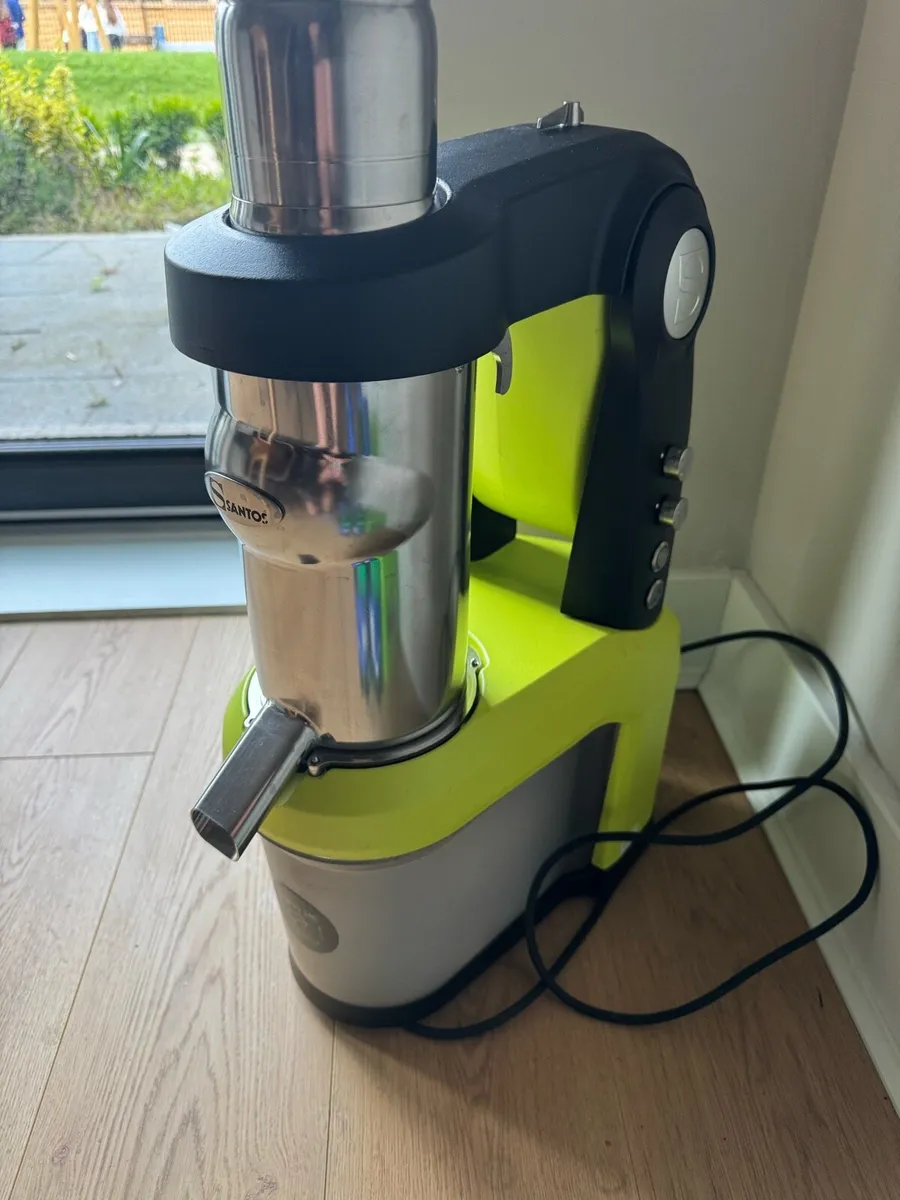 Santos 65A Commercial Slow Juicer in Green - Image 2
