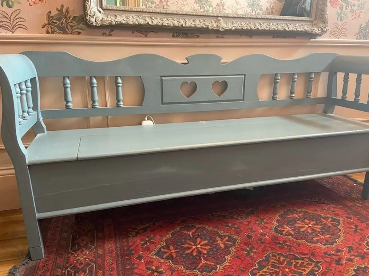 Vintage hand-painted bench de Nimes F&B - Image 1