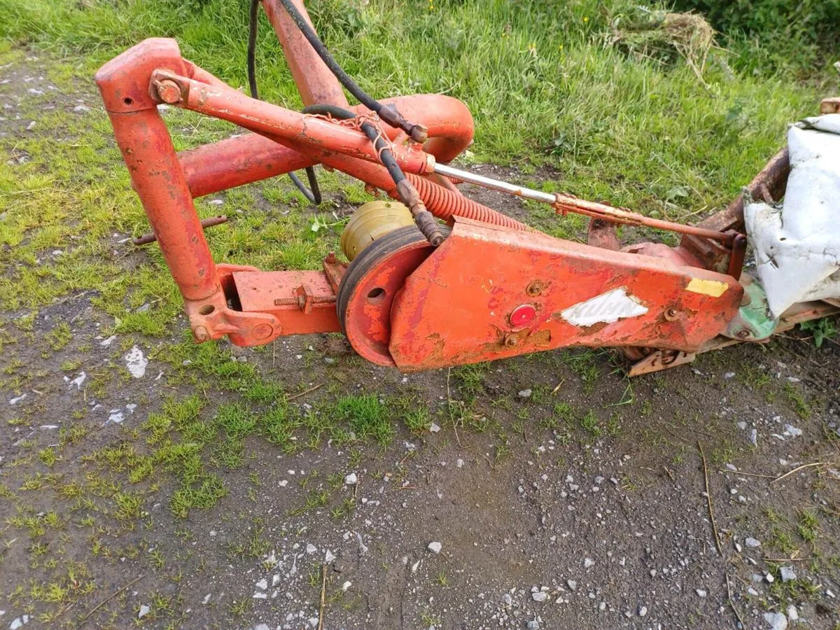 Kuhn 5'6 disc mower FOR SPARES - Image 2