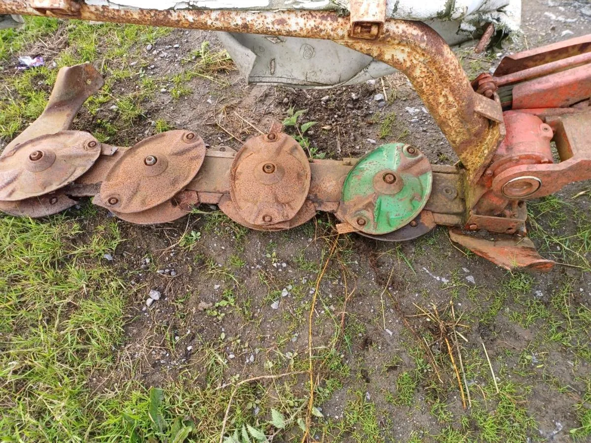 Kuhn 5'6 disc mower FOR SPARES - Image 3