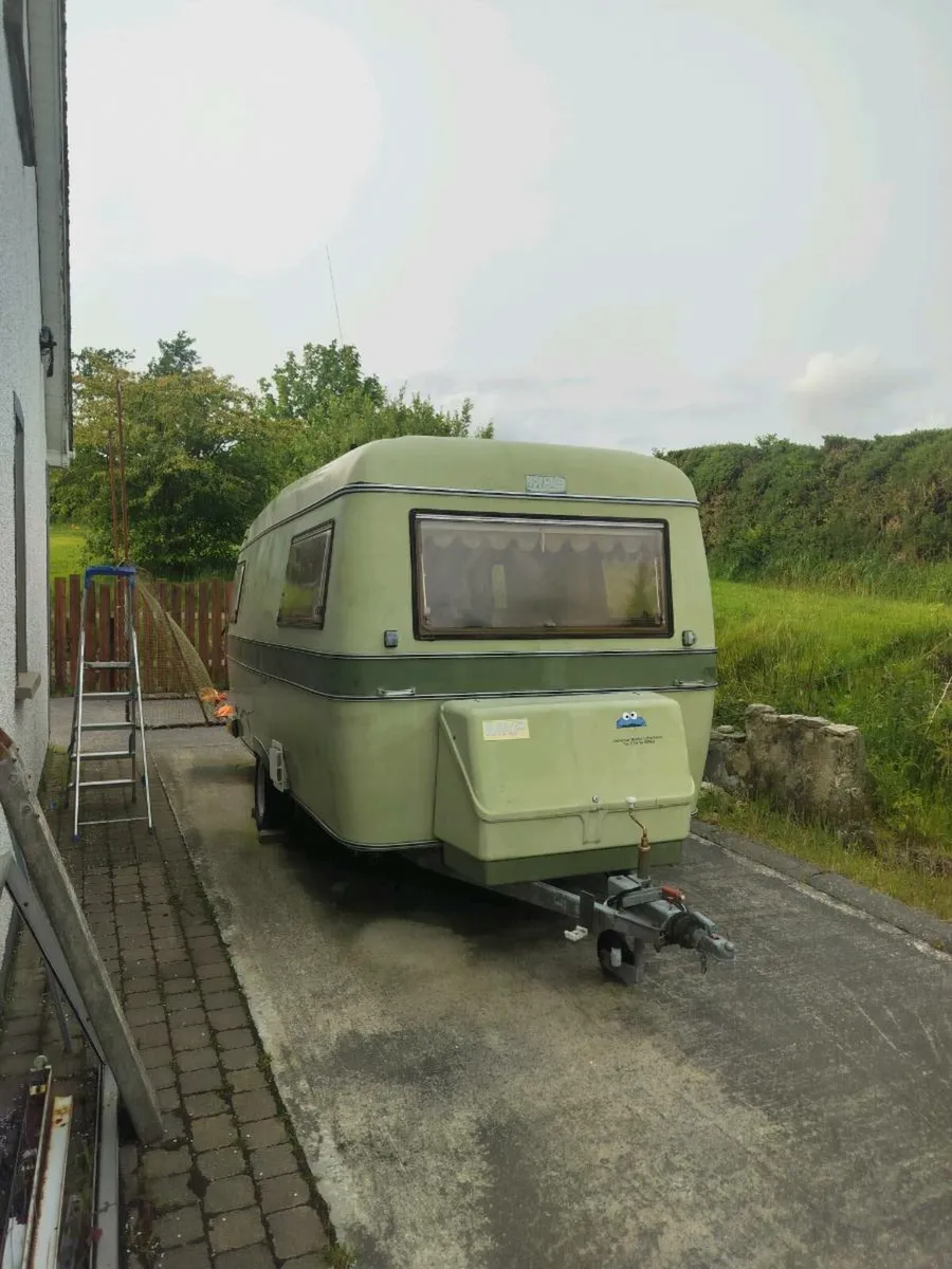 Vintage caravan - Image 1