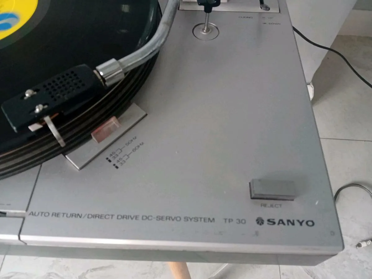 Sanyo TP 30 turntable - Image 2