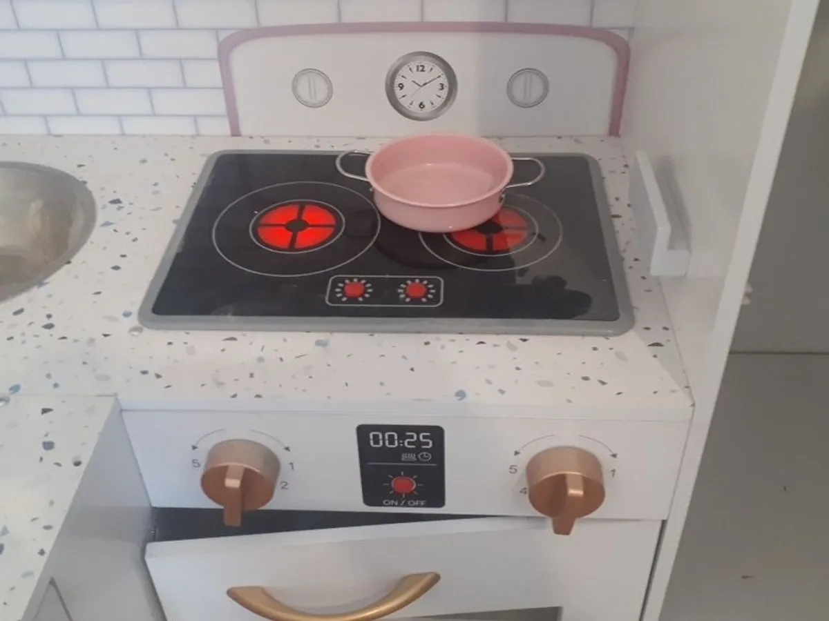 play kitchen - Image 2
